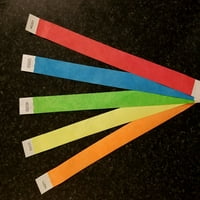 3 4 papirni ručni trake u različitim bojama, narukvice, ruke.Bands
