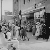 Afrički Amerikanci Kupovina i posjeta u glavnoj ulici Istorija Pittsboroa