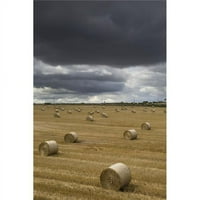 Tamne olujne oblake preko polja sa balama za sijeno - Južni štitnici Engleska Poster Print - in. - Veliki