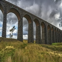 Vijadukt RIBBLEHED nosi željezničku liniju podmirivanja i otvorena je 1875. godine; Ribblehead, North Yorkshire, Engleska Philip Payne Design Pics