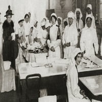 Žene volonteri izrađuju zavoje i štake tokom jednog svjetskog rata. Iz PAECAENT iz stoljeća, objavio