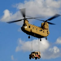 Američka vojska Chinook Helikopter prevozi Humvee Poster Print StockTrek Images
