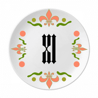 Rimski brojevi jedanaest u crnoj cvijećem keramici ploča za tanku posuđe za večeru