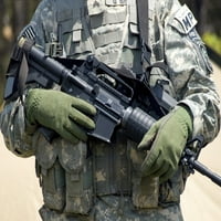 S. vojnik u maskirnoj uniformi koji drži pušku. Print postera Oleg Zabielin StockTrek Images